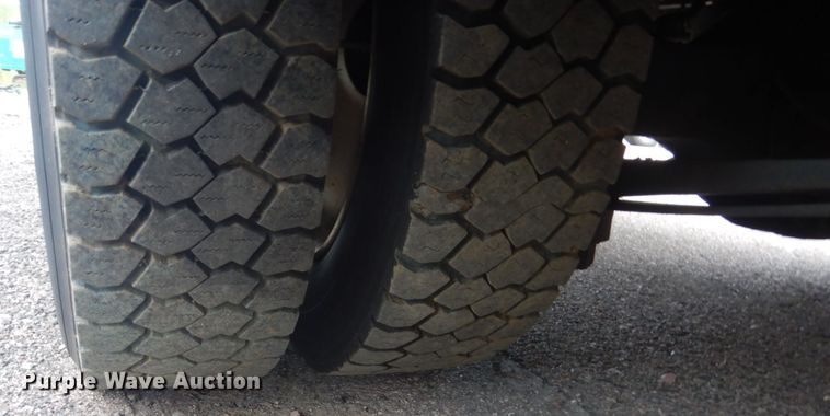 image for item HI9978 2010 Ford F650 Super Duty  shuttle bus