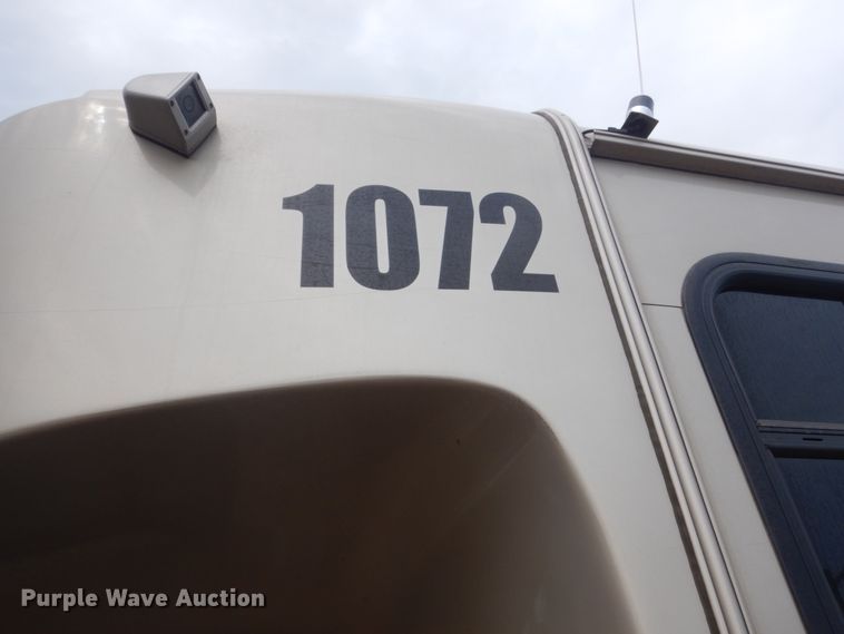 image for item HI9978 2010 Ford F650 Super Duty  shuttle bus