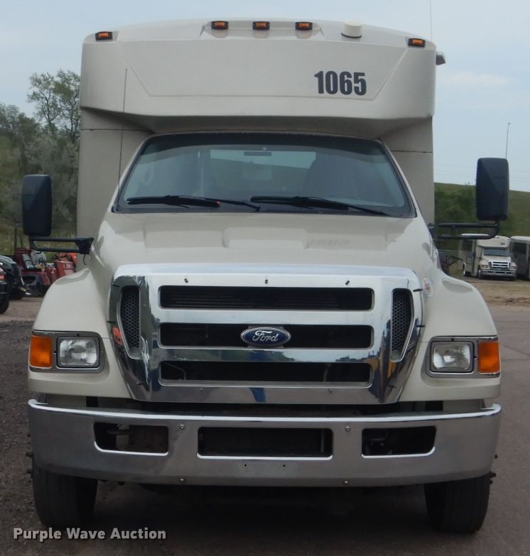 image for item HI9979 2010 Ford F650 Super Duty  shuttle bus