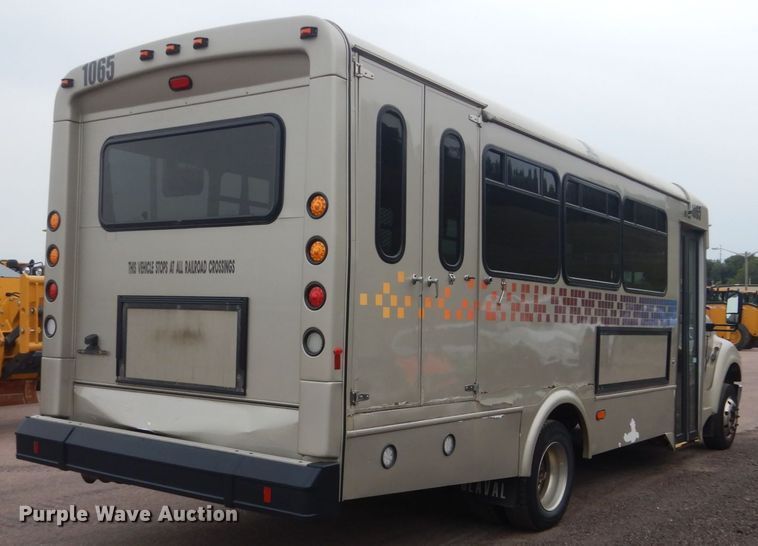 image for item HI9979 2010 Ford F650 Super Duty  shuttle bus