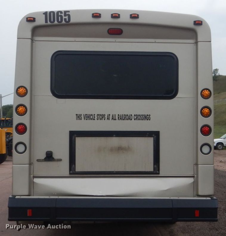 image for item HI9979 2010 Ford F650 Super Duty  shuttle bus