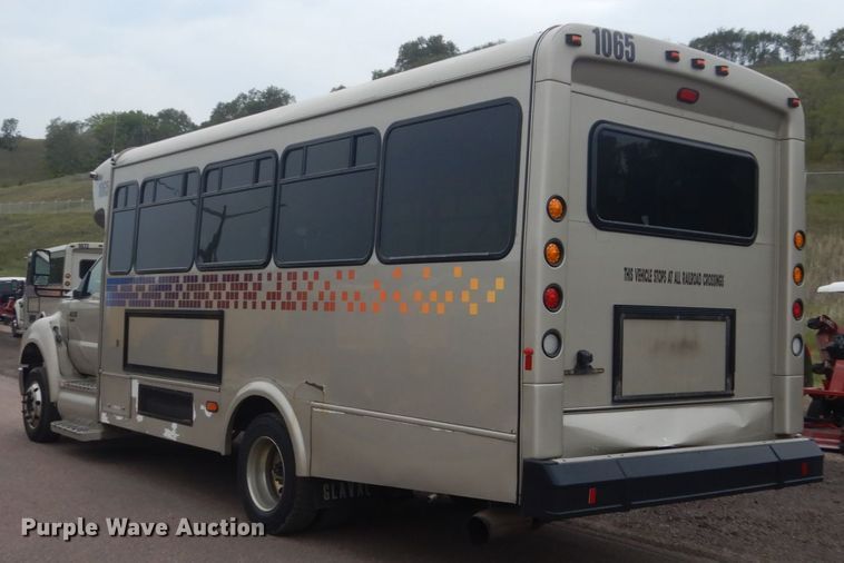 image for item HI9979 2010 Ford F650 Super Duty  shuttle bus