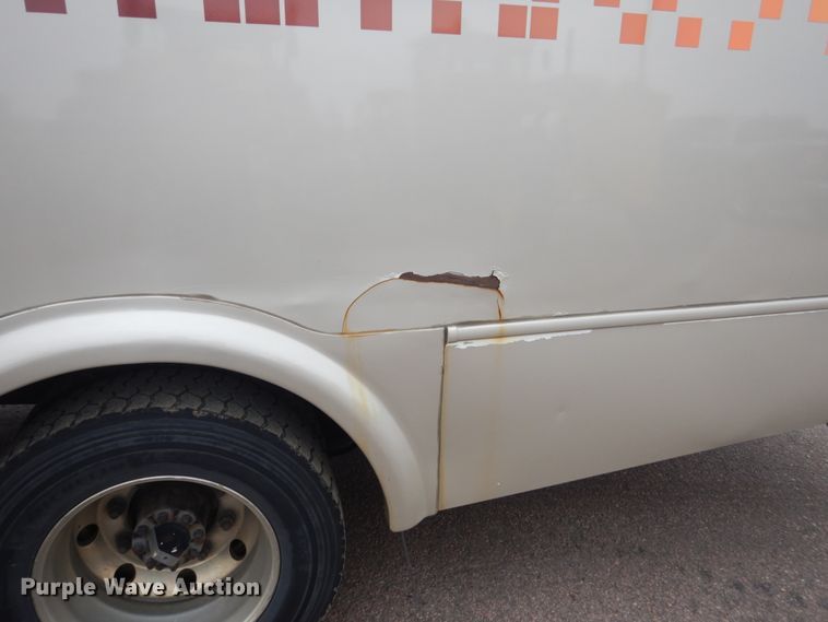 image for item HI9979 2010 Ford F650 Super Duty  shuttle bus