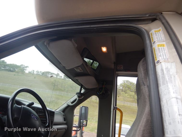 image for item HI9979 2010 Ford F650 Super Duty  shuttle bus