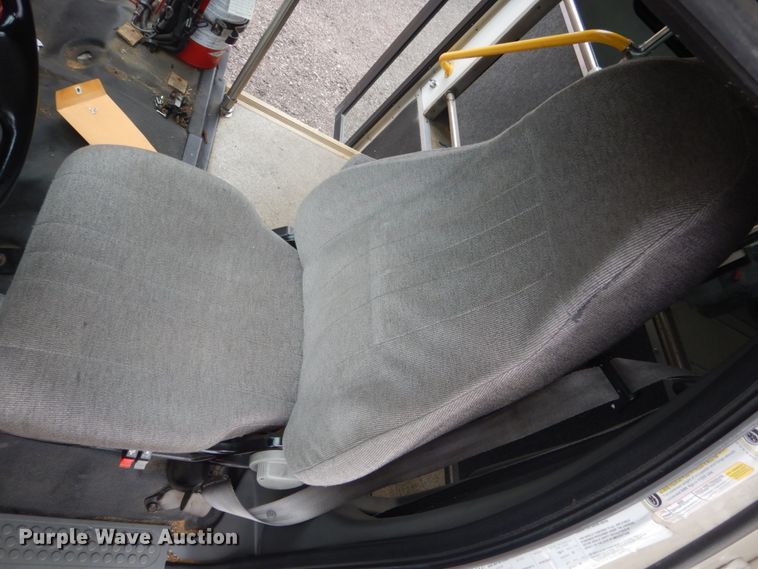 image for item HI9979 2010 Ford F650 Super Duty  shuttle bus