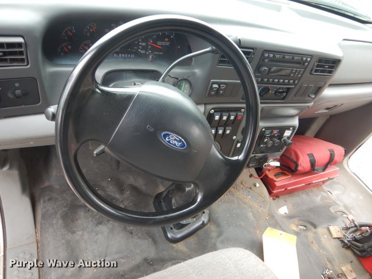 image for item HI9979 2010 Ford F650 Super Duty  shuttle bus