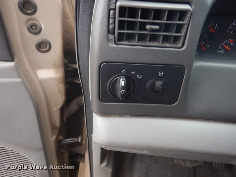 image for item HI9979 2010 Ford F650 Super Duty  shuttle bus