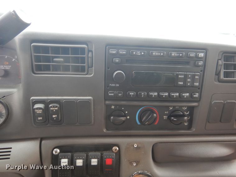 image for item HI9979 2010 Ford F650 Super Duty  shuttle bus