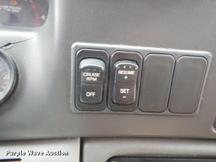 image for item HI9979 2010 Ford F650 Super Duty  shuttle bus