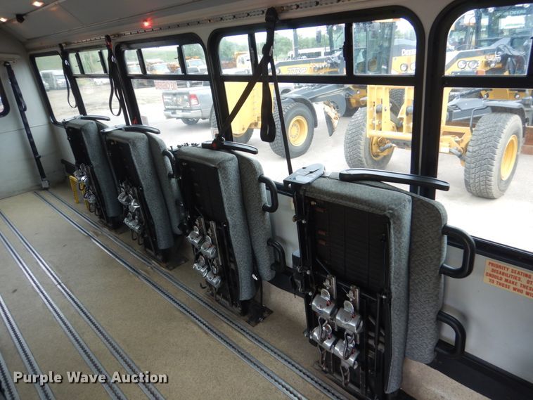 image for item HI9979 2010 Ford F650 Super Duty  shuttle bus