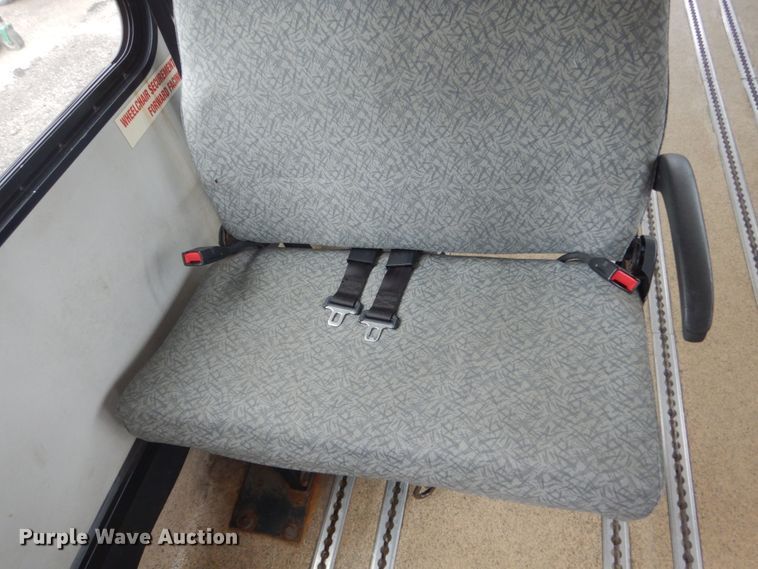 image for item HI9979 2010 Ford F650 Super Duty  shuttle bus