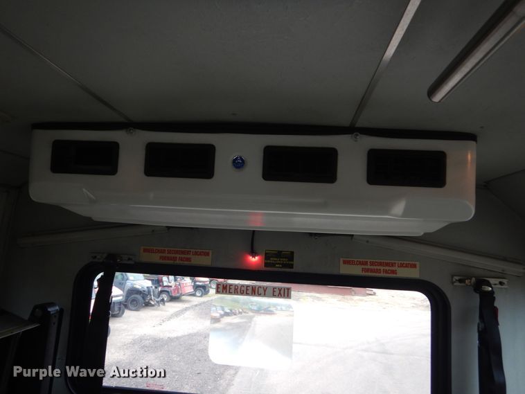 image for item HI9979 2010 Ford F650 Super Duty  shuttle bus