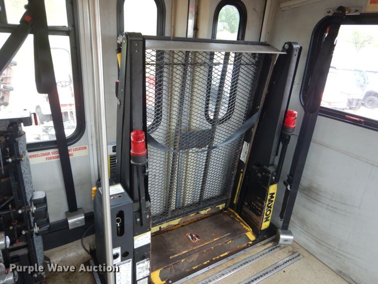 image for item HI9979 2010 Ford F650 Super Duty  shuttle bus