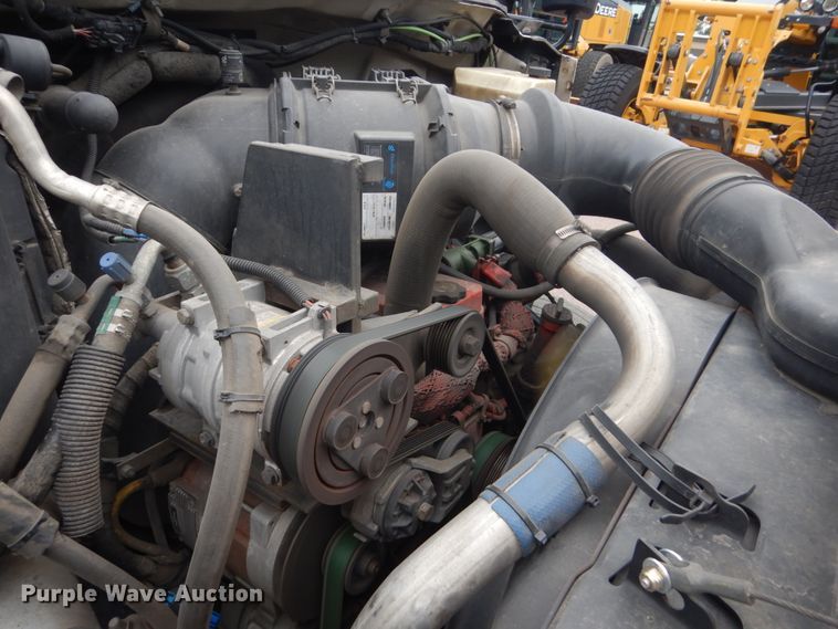 image for item HI9979 2010 Ford F650 Super Duty  shuttle bus