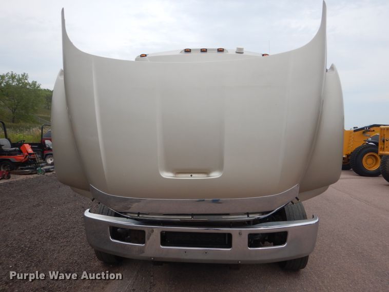 image for item HI9979 2010 Ford F650 Super Duty  shuttle bus