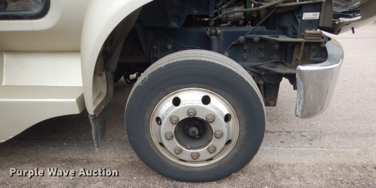 image for item HI9979 2010 Ford F650 Super Duty  shuttle bus