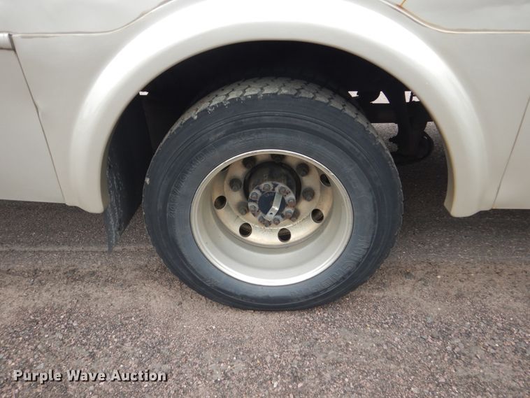 image for item HI9979 2010 Ford F650 Super Duty  shuttle bus