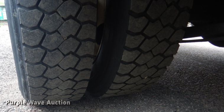 image for item HI9979 2010 Ford F650 Super Duty  shuttle bus