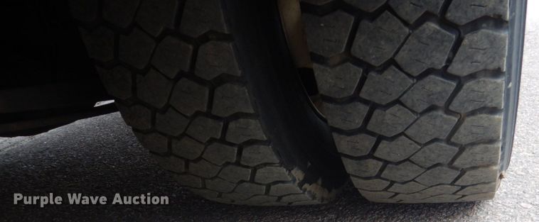 image for item HI9979 2010 Ford F650 Super Duty  shuttle bus