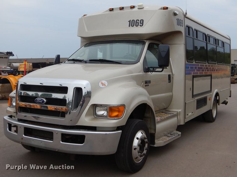 image for item HI9980 2010 Ford F650  shuttle bus