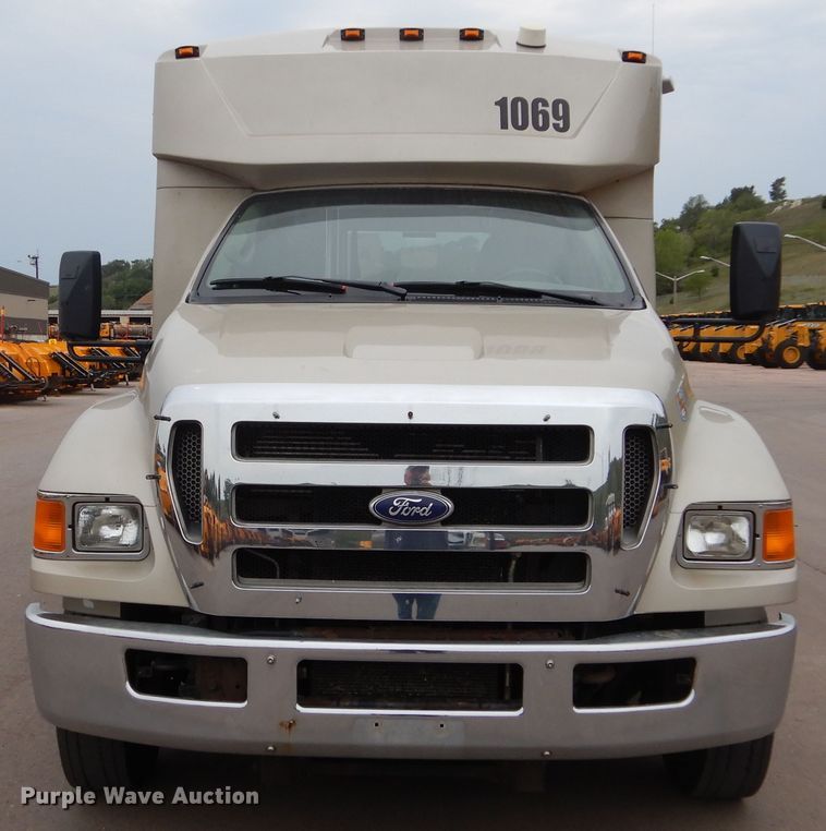 image for item HI9980 2010 Ford F650  shuttle bus