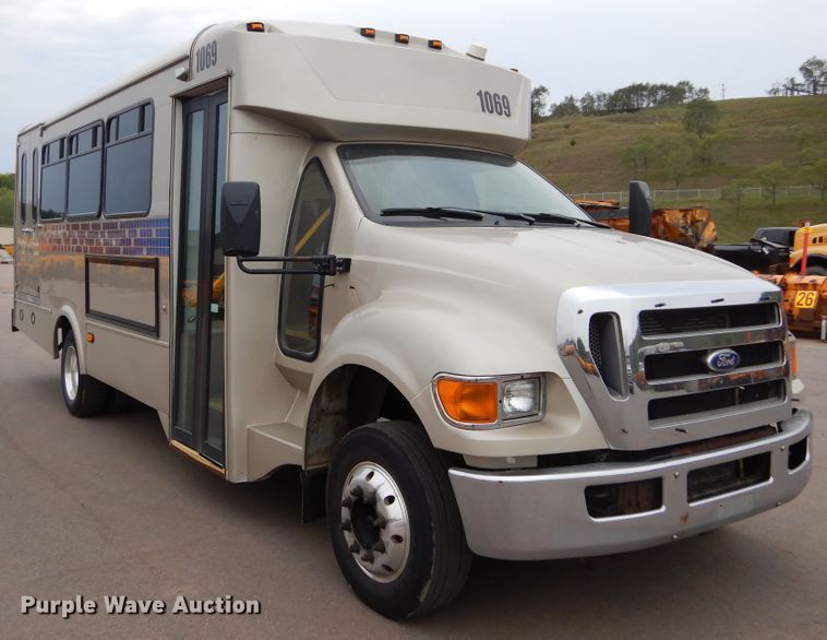 image for item HI9980 2010 Ford F650  shuttle bus