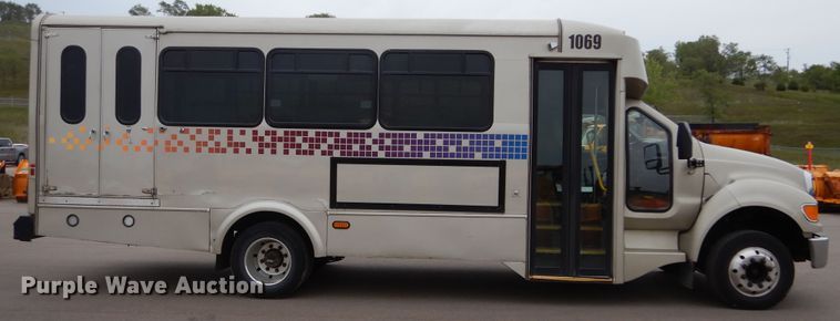 image for item HI9980 2010 Ford F650  shuttle bus