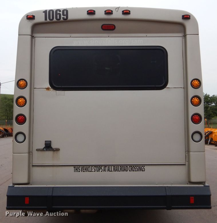 image for item HI9980 2010 Ford F650  shuttle bus