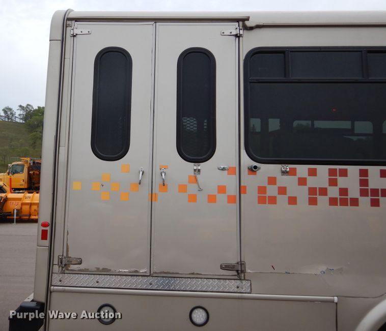 image for item HI9980 2010 Ford F650  shuttle bus