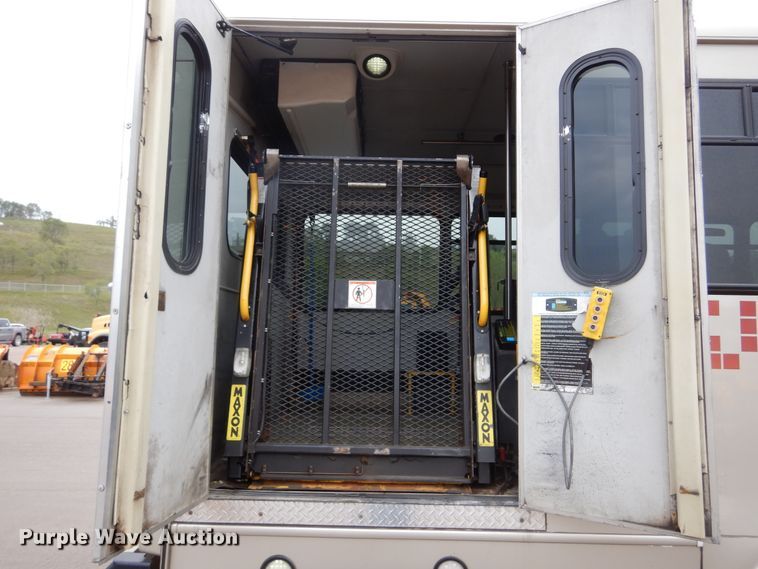 image for item HI9980 2010 Ford F650  shuttle bus