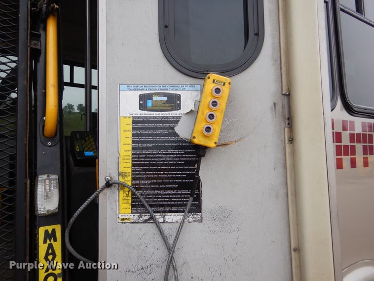 image for item HI9980 2010 Ford F650  shuttle bus