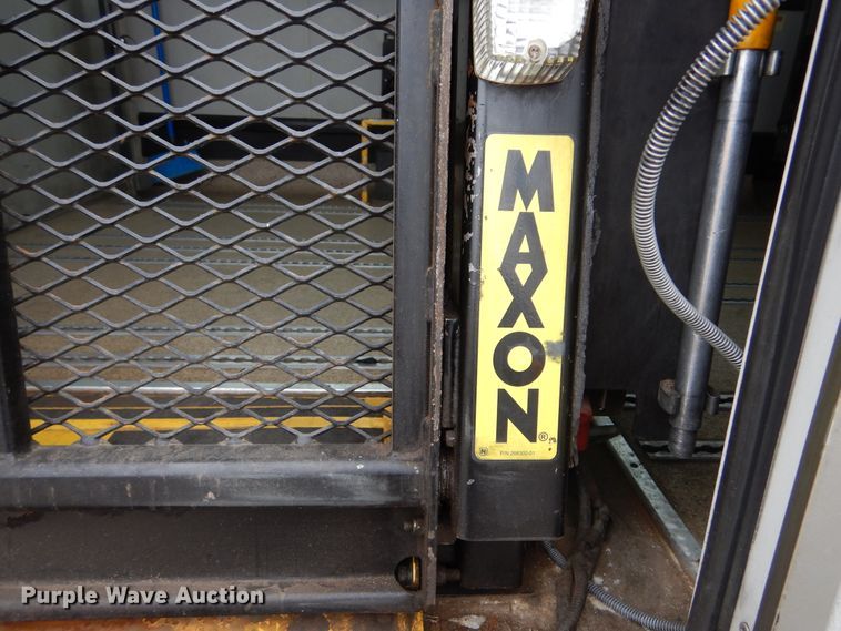 image for item HI9980 2010 Ford F650  shuttle bus