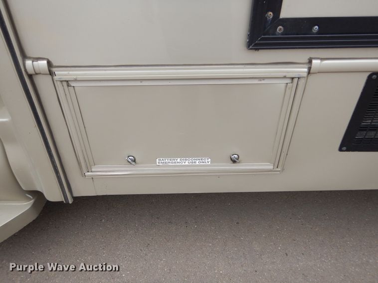 image for item HI9980 2010 Ford F650  shuttle bus