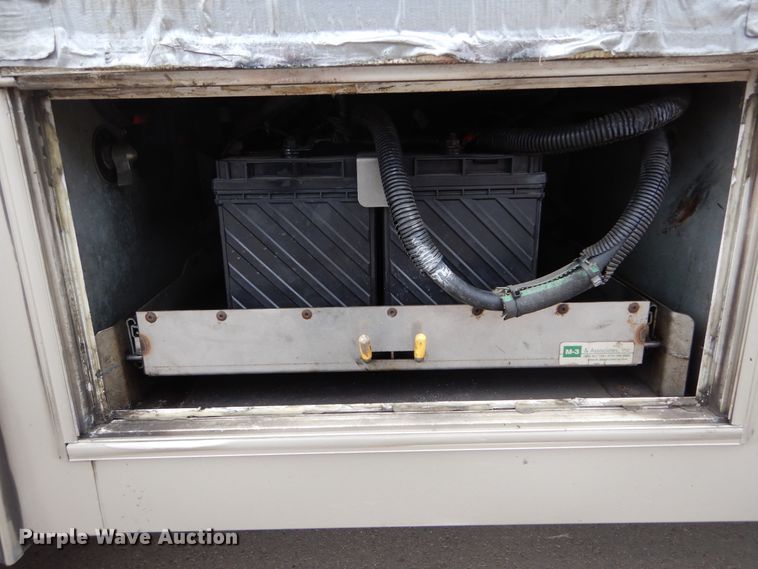 image for item HI9980 2010 Ford F650  shuttle bus