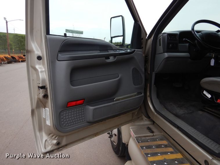 image for item HI9980 2010 Ford F650  shuttle bus