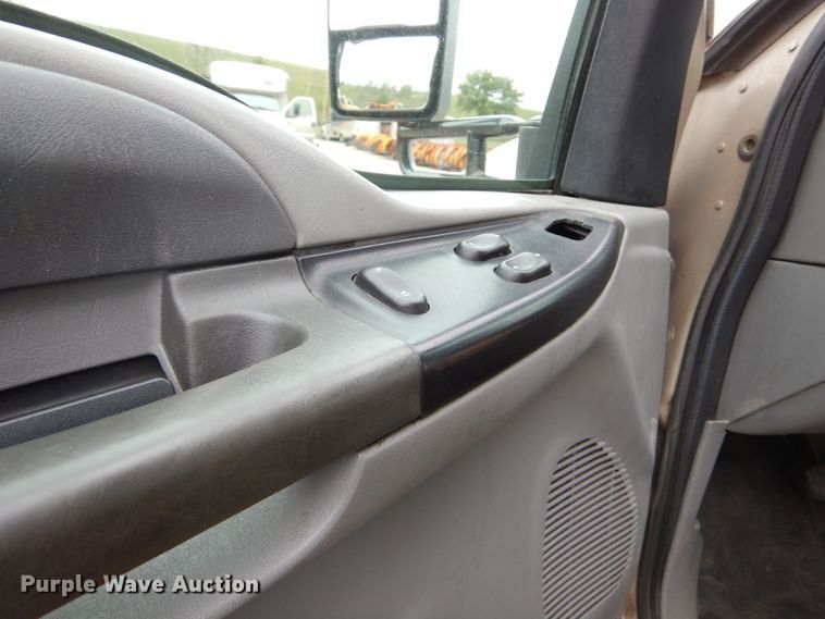 image for item HI9980 2010 Ford F650  shuttle bus