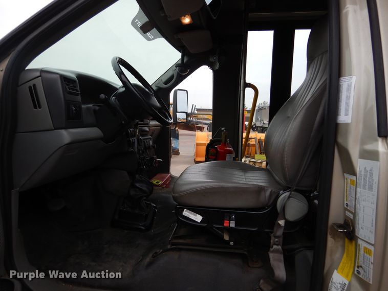 image for item HI9980 2010 Ford F650  shuttle bus