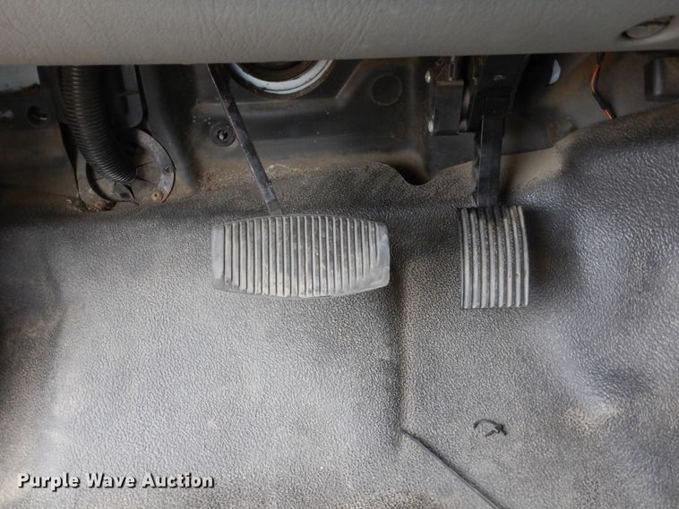 image for item HI9980 2010 Ford F650  shuttle bus