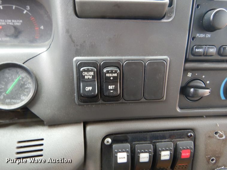 image for item HI9980 2010 Ford F650  shuttle bus