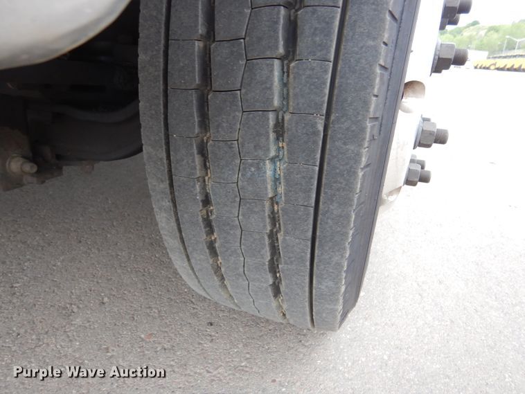 image for item HI9980 2010 Ford F650  shuttle bus