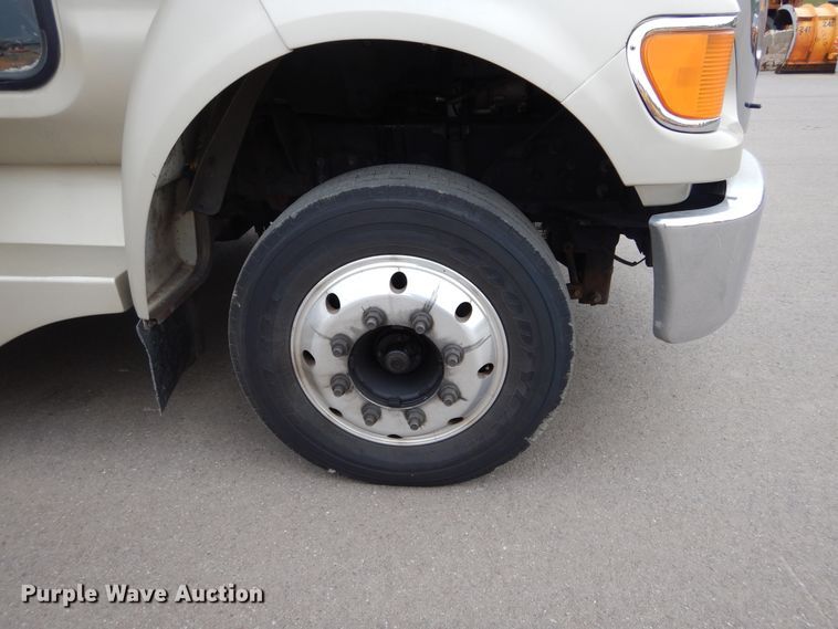 image for item HI9980 2010 Ford F650  shuttle bus