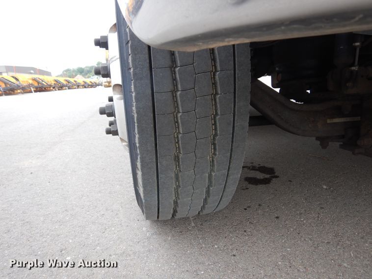 image for item HI9980 2010 Ford F650  shuttle bus