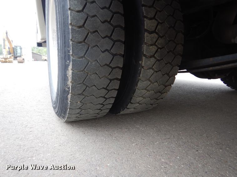 image for item HI9980 2010 Ford F650  shuttle bus