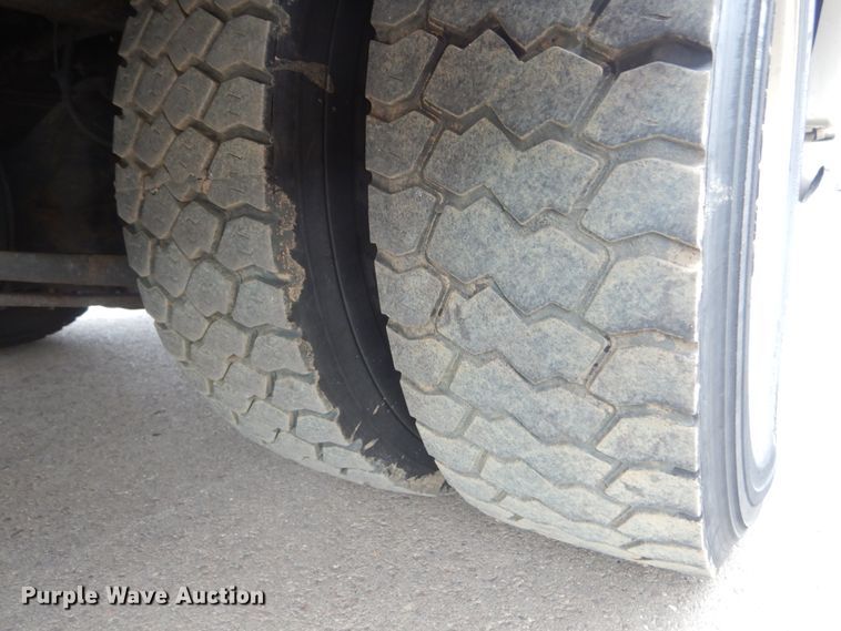 image for item HI9980 2010 Ford F650  shuttle bus