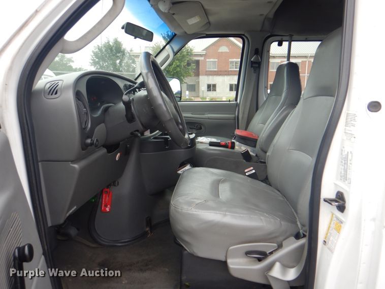 image for item ID9076 2006 Ford E350 Super Duty XL  van