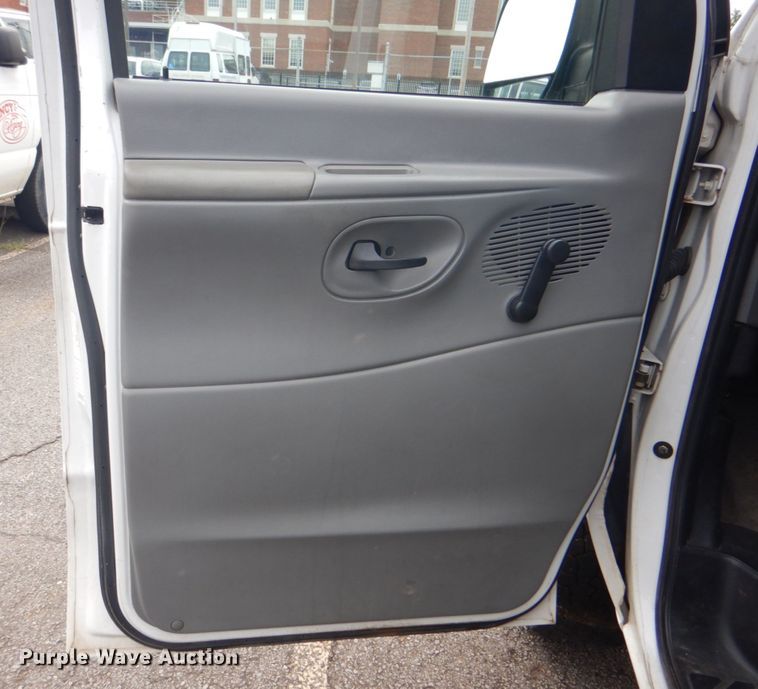 image for item ID9076 2006 Ford E350 Super Duty XL  van