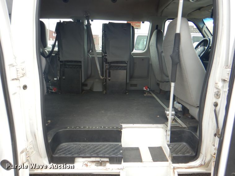 image for item ID9076 2006 Ford E350 Super Duty XL  van