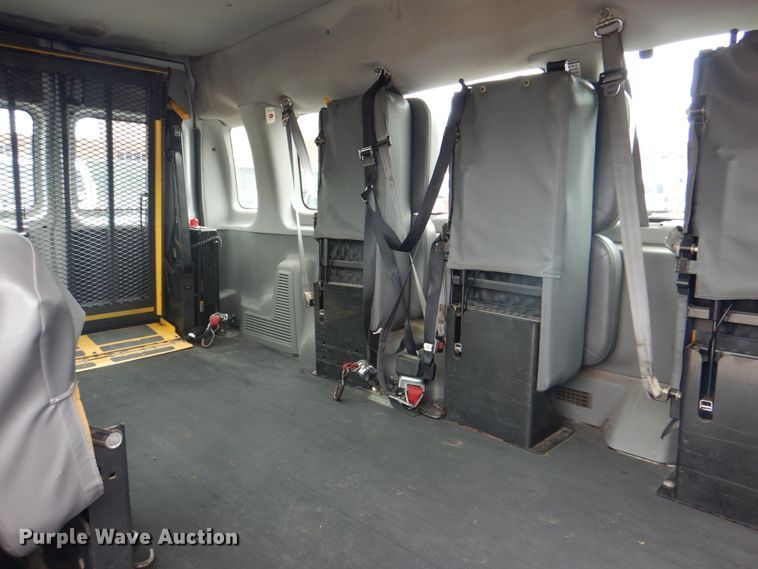 image for item ID9076 2006 Ford E350 Super Duty XL  van