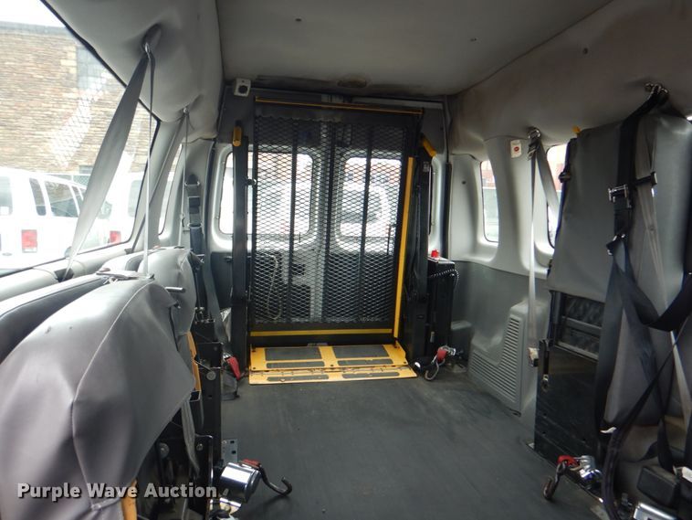 image for item ID9076 2006 Ford E350 Super Duty XL  van