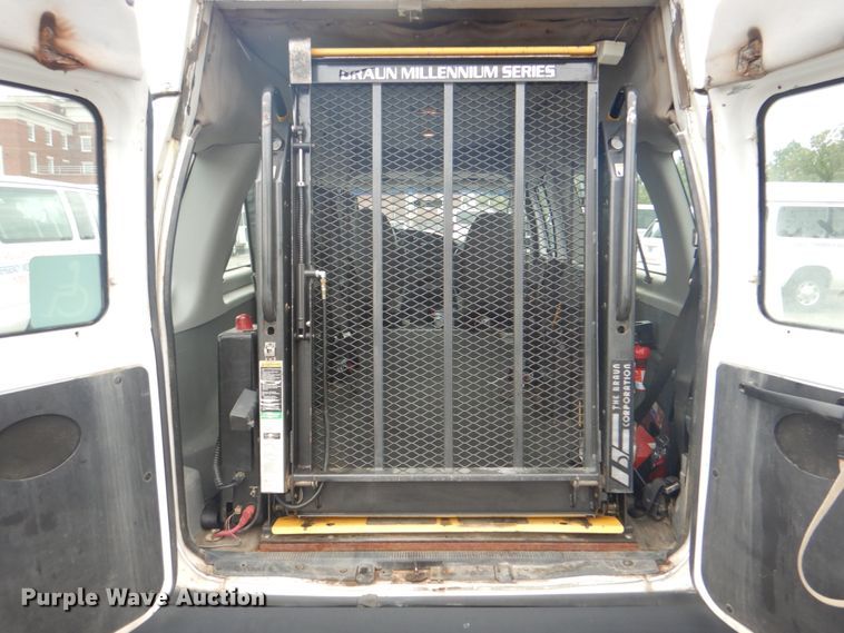 image for item ID9076 2006 Ford E350 Super Duty XL  van